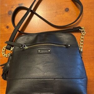 Black Leather Look  Dome Crossbody W/Gold Chain Accent VGUC😊😊